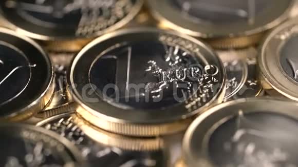旋转一个欧元硬币的背景视频的预览图