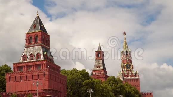 莫斯科克里姆林宫城墙的塔楼视频的预览图