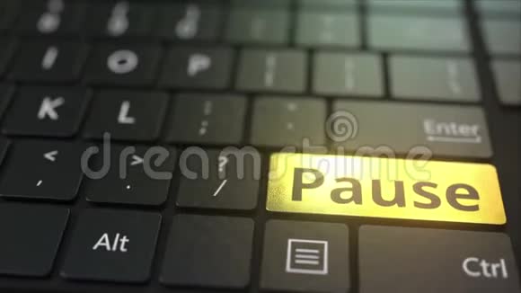 黑色电脑键盘和金色暂停键概念三维动画视频的预览图