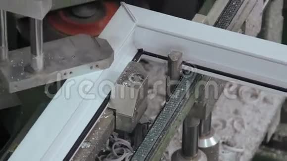 工厂机器生产塑钢窗视频的预览图