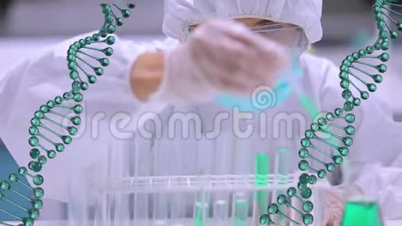 转动DNA链和工作科学家视频的预览图