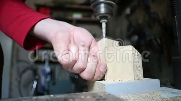 木制工件的钻孔视频的预览图