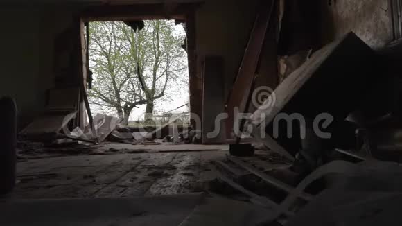 旧的废弃木屋视频的预览图