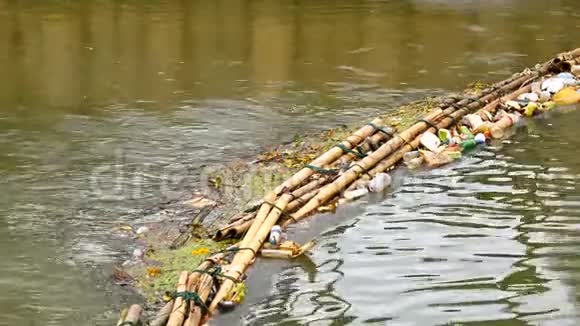 竹制入海前的废物收集装置视频的预览图
