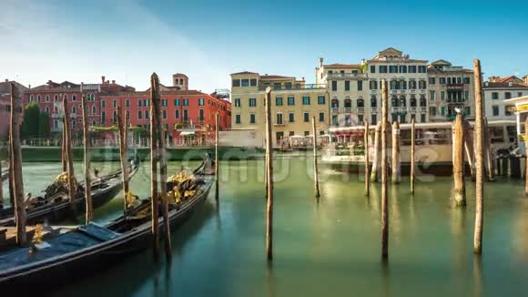 威尼斯运河交通湾侧全景4k时间流逝意大利视频的预览图