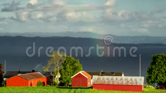 彩虹在特隆赫姆峡湾挪威4K时间间隔录像视频的预览图
