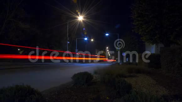 城市中有车灯的夜晚时间视频的预览图