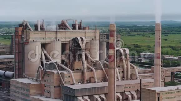 俄罗斯大型工业混凝土水泥建筑厂视频的预览图