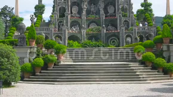 伊莎拉贝拉花园雕像视频的预览图
