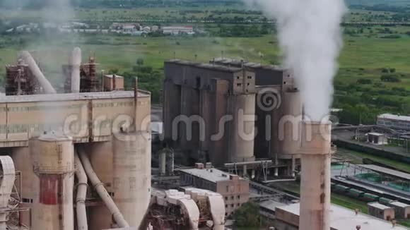 俄罗斯大型工业混凝土水泥建筑厂视频的预览图