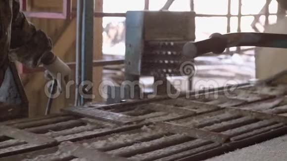 木匠用原木管理工业锯床视频的预览图