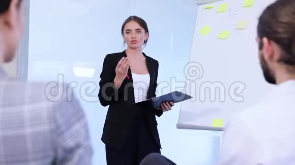 商业培训在办公室开会视频的预览图