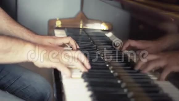 钢琴音乐作曲视频的预览图
