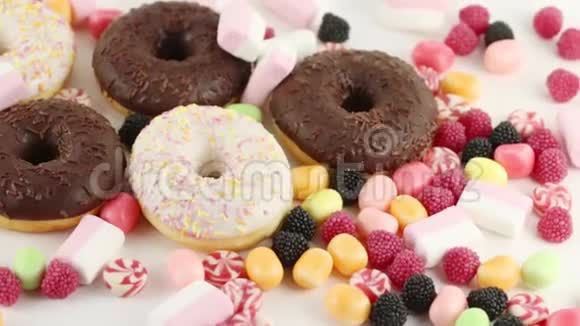 甜甜圈糖果和棉花糖视频的预览图