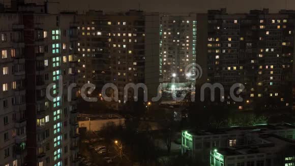 俄罗斯莫斯科带庭院和道路的沉睡建筑和建筑群的时间间隔视图视频的预览图