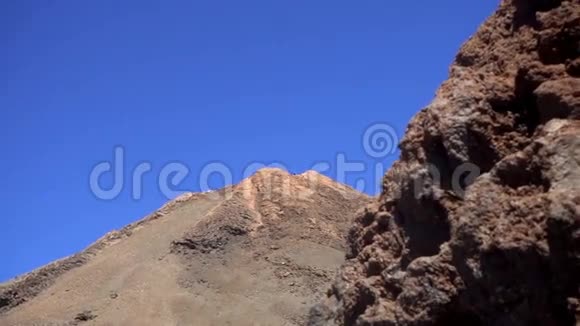 大山上的风景视频的预览图