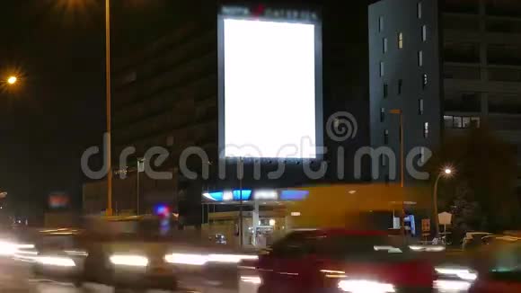 夜间高速公路上的大广告牌视频的预览图