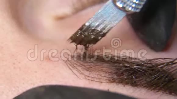 永久化妆眉毛的永久纹身视频的预览图