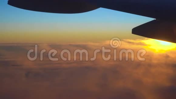 飞机上的日出视频的预览图