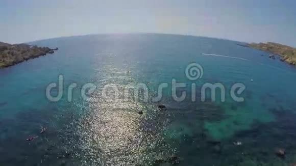 风景如画的海洋景观海洋迷人的海底青绿色海水地平线视频的预览图