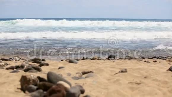 特内里费海洋海浪海滩风景如画的海洋景观黄沙海石视频的预览图
