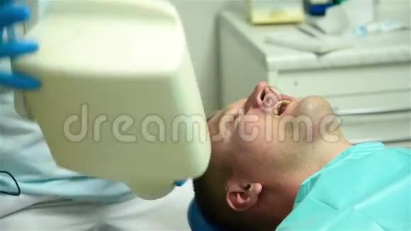 牙科诊所就诊病人视频的预览图