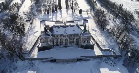 皮迪奇斯城堡从鸟瞰城堡的高度视频的预览图
