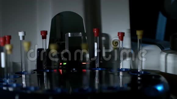 医学实验室离心机离心机中小塑料管医疗和科研用离心机转子视频的预览图