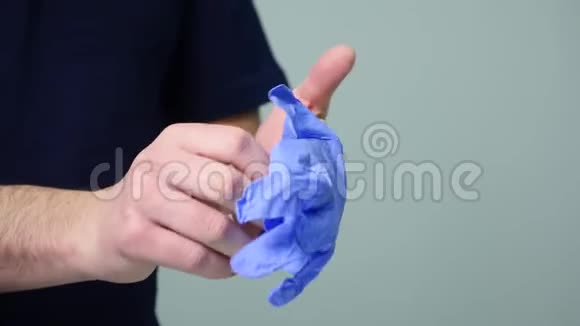 医生戴无菌乳胶手套视频的预览图