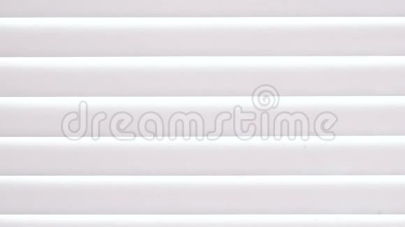 窗户上白色纹理的窗帘特写镜头视频的预览图