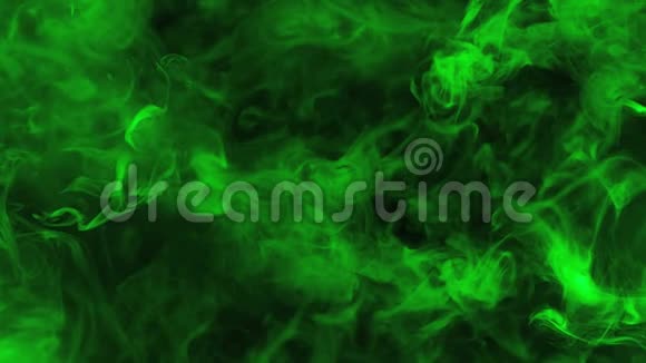 黑色背景上的绿色烟雾运动视频的预览图