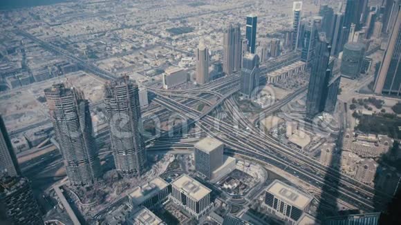 顶景空中摄影与四架飞机迪拜鸟瞰视频的预览图