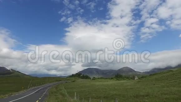 爱尔兰康奈马拉的沥青路27视频的预览图