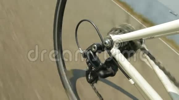 自行车齿轮在移动视频的预览图