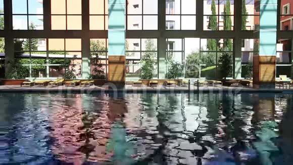 游泳女视频的预览图