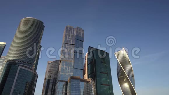 城市金融区全景美丽的摩天大楼视频的预览图