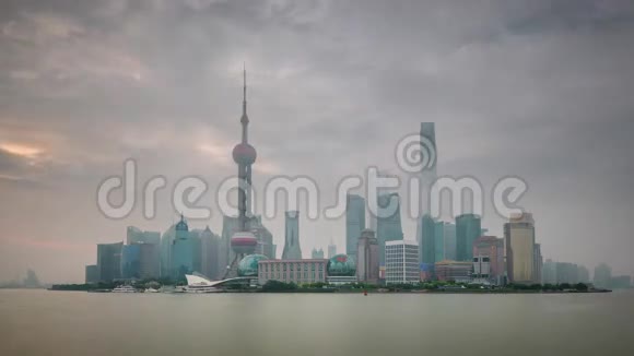 日落雾上海城市景观交通河湾4k中国视频的预览图