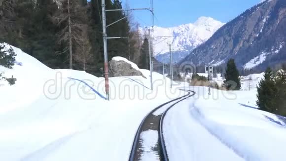 雪山铁路景观视频的预览图