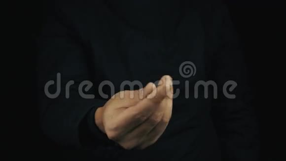 男性手长袖夹克赚钱手势搓手指在一起视频的预览图