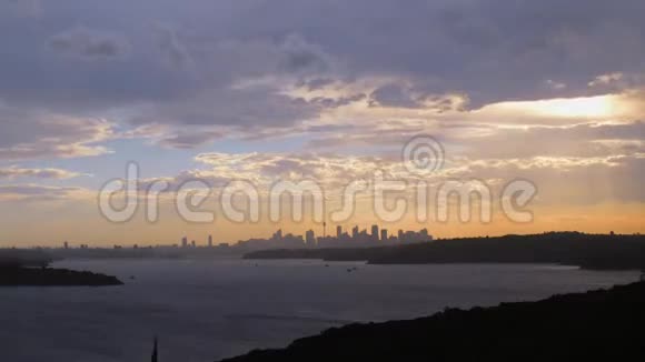 阴天悉尼城市景观的时间流逝视频的预览图
