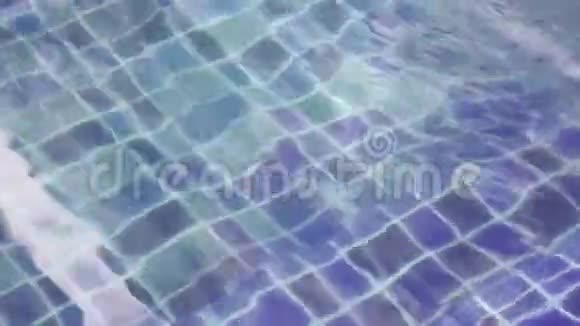 游泳池马赛克瓷砖地面视频的预览图
