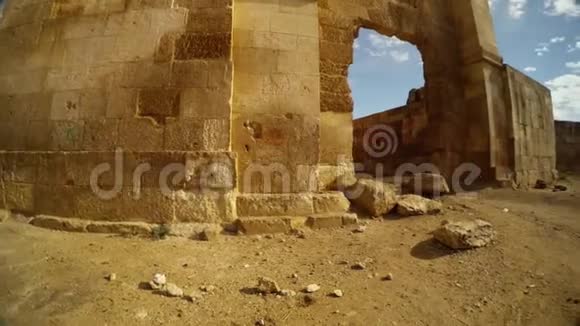 古建筑拱形大门入口古代堡垒遗址视频的预览图