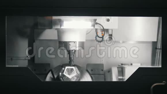 在工厂生产机器上的3D金属细节视频的预览图