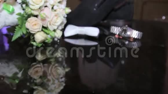 新娘花束蝴蝶男的结婚高跟鞋视频的预览图