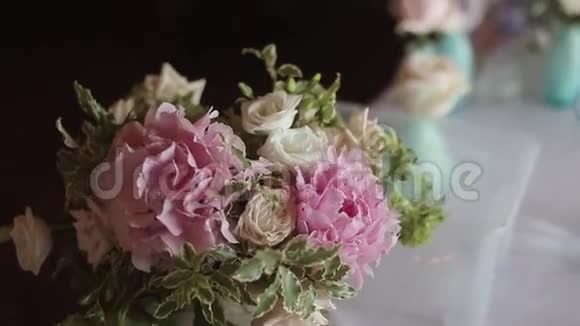 婚礼上的鲜花作品视频的预览图