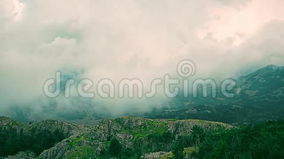 山区多云天气视频的预览图