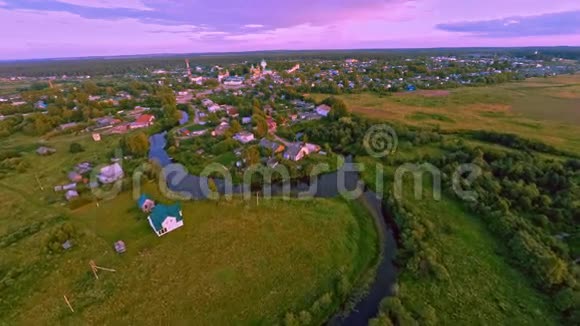 俄罗斯博里索格尔布斯克雅罗斯拉夫尔地区克里姆林宫空中无人机飞行视频的预览图