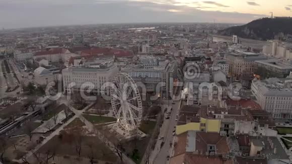 在匈牙利布达佩斯的摩天轮视频的预览图