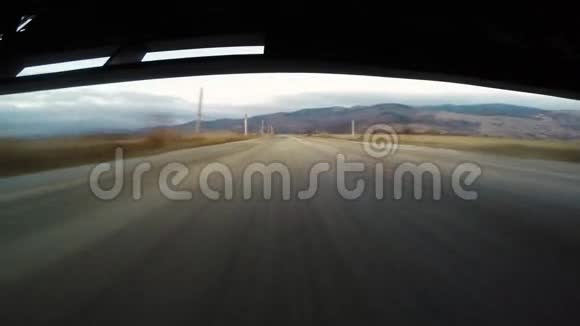 汽车在公路上行驶视频的预览图