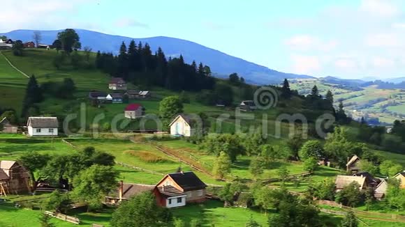 乌克兰布科维尔美丽的夏日喀尔巴阡山脉全景视频的预览图